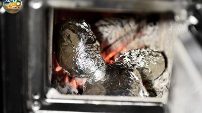 У Київському зоопарку встановили дров'яну піч для приготування їжі в разі відключення електроенергії. У Київському зоопарку встановили дров'яну піч для приготування їжі в разі відключення електроенергії.
