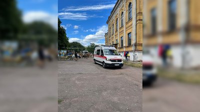 У Чернігові на Валу пролунав вибух. Травмувалися четверо дітей та четверо дорослих У Чернігові на Валу пролунав вибух. Травмувалися четверо дітей та четверо дорослих