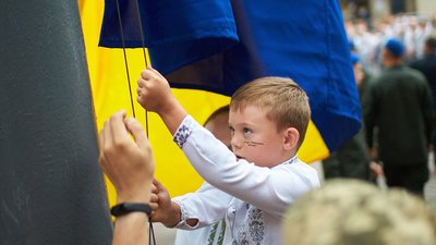 Перший на Прикарпатті: на Вічевому майдані в Івано-Франківську підняли Державний прапор України