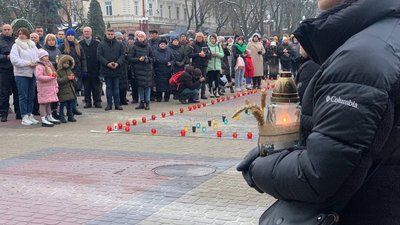 Тернополяни вшановують жертв Голодомору Тернополяни вшановують жертв Голодомору