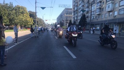 У Дніпрі влаштували мотопробіг за участю 500 байкерів – фоторепортаж У Дніпрі влаштували мотопробіг за участю 500 байкерів – фоторепортаж