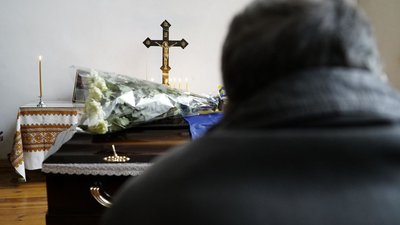 У Харкові прощаються з Володимиром Вакуленком, якого вбили російські військові У Харкові прощаються з Володимиром Вакуленком, якого вбили російські військові