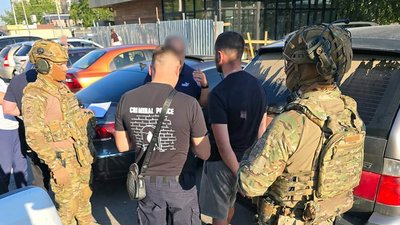 У Кам’янці-Подільському затримали буковинців, які організували переправлення через кордон