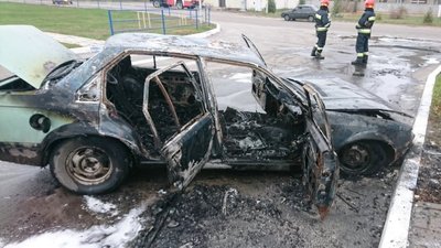 В Ічні згорів Opel Rekord, якому майже 40 років