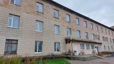 Мітинг біля міськради у Бурині. Люди проти звільнення лікарів та скорочення медичного персоналу місцевої лікарні Мітинг біля міськради у Бурині. Люди проти звільнення лікарів та скорочення медичного персоналу місцевої лікарні