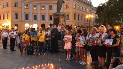 У рамках "Вишиванкового фестивалю" в Одесі пройшла акція пам'яті У рамках "Вишиванкового фестивалю" в Одесі пройшла акція пам'яті