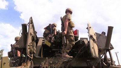 Військові на Миколаївському напрямку модернізували бойову машину БТ-ЛБ Військові на Миколаївському напрямку модернізували бойову машину БТ-ЛБ