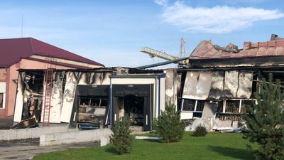 Вигоріло 9 із 20 тисяч квадратних метрів: у ДСНС розповіли про наслідки пожежі у Мукачеві