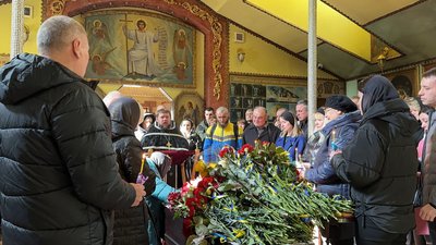 У Сумах попрощалися з військовим Денисом Луценком