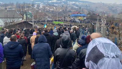 На Закарпатті попрощалися із загиблим захисником Віктором Файбишем На Закарпатті попрощалися із загиблим захисником Віктором Файбишем