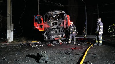 Троє рятувальників загинули під час повторного удару "Шахедів" по Харкову Троє рятувальників загинули під час повторного удару "Шахедів" по Харкову