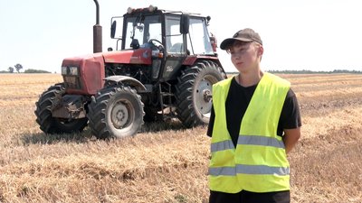 Одна дівчина серед чоловіків: чому дівчата на Волині обирають професію трактористки Одна дівчина серед чоловіків: чому дівчата на Волині обирають професію трактористки