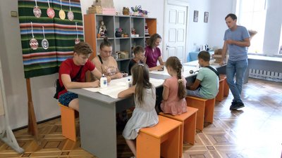 Музейники у Луцьку вчили реставрувати глиняний посуд Музейники у Луцьку вчили реставрувати глиняний посуд