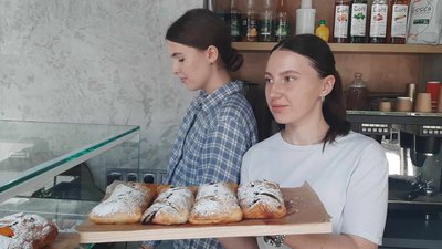 Родинна Сапарових з Маріуполя відкрили мініпекарню Родинна Сапарових з Маріуполя відкрили мініпекарню