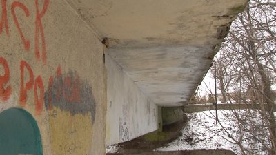 "Напізруйнованими сходами страшно ходити": у Черкасах шукають, хто їх відремонтує "Напізруйнованими сходами страшно ходити": у Черкасах шукають, хто їх відремонтує