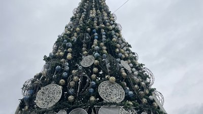 Без нових прикрас: якою буде ялинка у місті Кременчук на Полтавщині 2023-го року Без нових прикрас: якою буде ялинка у місті Кременчук на Полтавщині 2023-го року