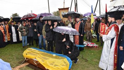 На Тернопільщині попрощалися з загиблим бійцем Іваном Плішкою На Тернопільщині попрощалися з загиблим бійцем Іваном Плішкою