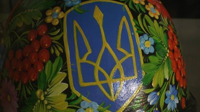 Волонтери розмальовують шоломи та продають їх на аукціонах, щоб допомогти ЗСУ Волонтери розмальовують шоломи та продають їх на аукціонах, щоб допомогти ЗСУ