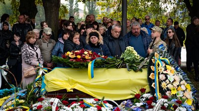 В Ужгороді попрощалися із загиблим військовим Олександром Пристаєю В Ужгороді попрощалися із загиблим військовим Олександром Пристаєю