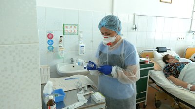 Порівняно з минулим тижнем кількість пацієнтів з COVID-19 та підозрою на нього в Івано-Франківській міській лікарні № 1 зросла на третину Порівняно з минулим тижнем кількість пацієнтів з COVID-19 та підозрою на нього в Івано-Франківській міській лікарні № 1 зросла на третину