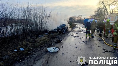 Поблизу Полтави зіткнулися бензовоз і легковик: загинули люди Поблизу Полтави зіткнулися бензовоз і легковик: загинули люди