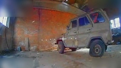 Чернігівські прикордонники FPV-дроном знищили автомобіль УАЗ росіян з позначкою Z