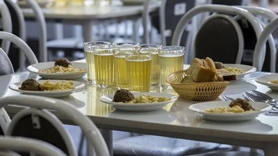 У кожного десятого перевіреного працівника їдалень у школах Сумщини виявили золотистий стафілокок