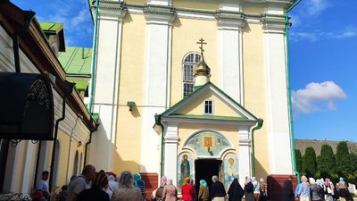 На Тернопільщині в монастиря УПЦ МП закінчився договір, але черниці не виселяються