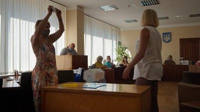 Місцеві вибори: в Одеській ТВК заявили про зникнення протоколів, поліція розслідує крадіжку Місцеві вибори: в Одеській ТВК заявили про зникнення протоколів, поліція розслідує крадіжку
