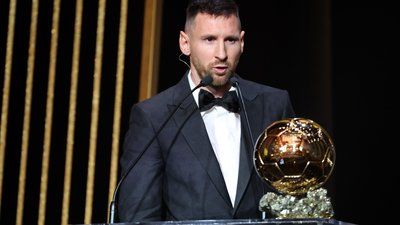 УЄФА став співорганізатором "Золотого м'яча". До списку нагород додали дві нові премії