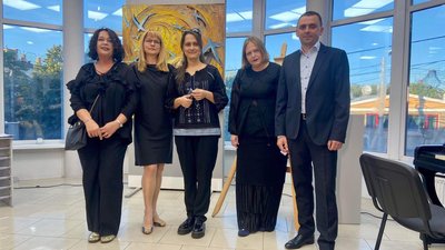 Музика і підтримка ЗСУ: у Житомирі започаткували щотижневі мистецькі зустрічі Музика і підтримка ЗСУ: у Житомирі започаткували щотижневі мистецькі зустрічі