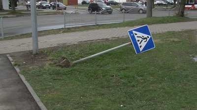 Розшукали водія, який у Луцьку зіштовхнувся з мотоциклом і зник з місця ДТП. В якому стані травмовані
