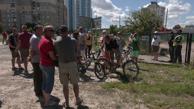 Акція проти будівництва заправки на Масанах: люди зупинили техніку