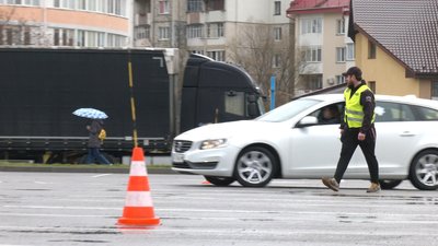 Благодійний автодень. В Івано-Франківську збирали гроші для українських воїнів Благодійний автодень. В Івано-Франківську збирали гроші для українських воїнів