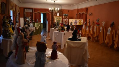 На Тернопільщині відкрили всеукраїнську виставку авторської ляльки