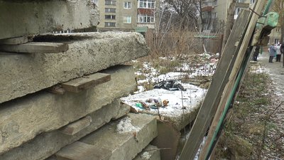Іванофранківці скаржаться на стихійне сміттєзвалище поблизу житлових будинків Іванофранківці скаржаться на стихійне сміттєзвалище поблизу житлових будинків