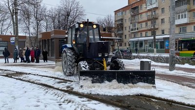 Снігопад у Вінниці: як комунальники прибирають місто Снігопад у Вінниці: як комунальники прибирають місто