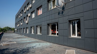 Через російську атаку в Одесі пошкоджено пожежну частину