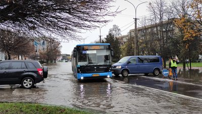 На Закарпатті підтоплені вулиці й підвали у будинках: як усувають наслідки негоди На Закарпатті підтоплені вулиці й підвали у будинках: як усувають наслідки негоди