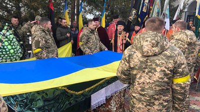 На Тернопільщині попрощалися із загиблим військовослужбовцем Іваном Волочієм