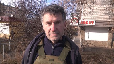 “Ми дуже вдячні, що ви тримаєтесь”. Волонтери з Чехії та Польщі привезли жителям Бахмута гуманітарну допомогу “Ми дуже вдячні, що ви тримаєтесь”. Волонтери з Чехії та Польщі привезли жителям Бахмута гуманітарну допомогу