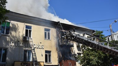 Пожежа в будівлі 1814 року в Одесі: у будівлі сталися обвали, рятувальники отримали теплові удари Пожежа в будівлі 1814 року в Одесі: у будівлі сталися обвали, рятувальники отримали теплові удари