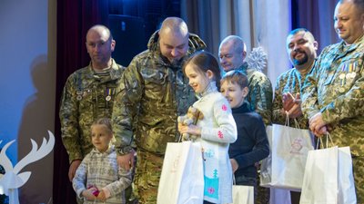 У Полтаві відбулася акція «Свята без тата» У Полтаві відбулася акція «Свята без тата»