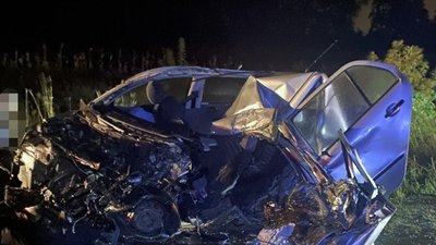 Дві смертельні ДТП на Житомирщині – легковик зіткнувся із вантажівкою, а 22-річний мотоцикліст в'їхав у блоки Дві смертельні ДТП на Житомирщині – легковик зіткнувся із вантажівкою, а 22-річний мотоцикліст в'їхав у блоки