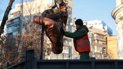 "Це інструмент радянської пропаганди": історик про пам’ятник Чкалову у Києві "Це інструмент радянської пропаганди": історик про пам’ятник Чкалову у Києві