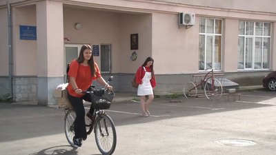 "ЕкоЧубака" допомагає ужгородцям вивозити сміття на станцію вторсировини. СУСПІЛЬНЕ | ВІДЕОНОВИНИ