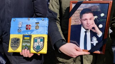 На Тернопільщині попрощалися із загиблим бійцем Романом Лебухорським На Тернопільщині попрощалися із загиблим бійцем Романом Лебухорським