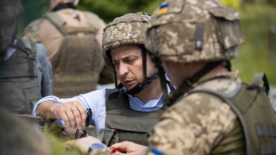 Зеленський відвідав передові позиції ЗСУ на Луганщині Зеленський відвідав передові позиції ЗСУ на Луганщині
