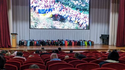 Діти бійців та офіцерів 79-ї окремої десантно-штурмової бригади отримали подарунки Діти бійців та офіцерів 79-ї окремої десантно-штурмової бригади отримали подарунки