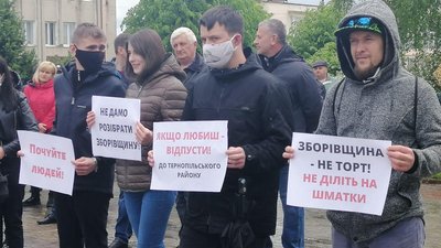 У Зборові люди зібралися на віче: хочуть, щоб їхній район приєднали до Тернопільського